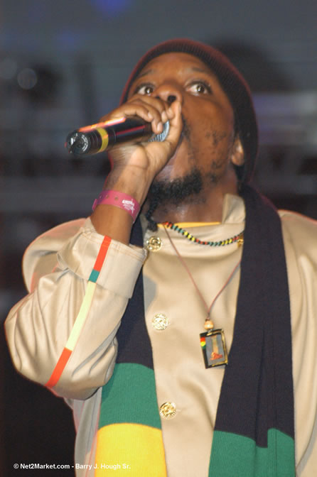 Chuck Fenda - Red Stripe Reggae Sumfest 2005 - Dancehall Night - July 21th, 2005 - Negril Travel Guide, Negril Jamaica WI - http://www.negriltravelguide.com - info@negriltravelguide.com...!