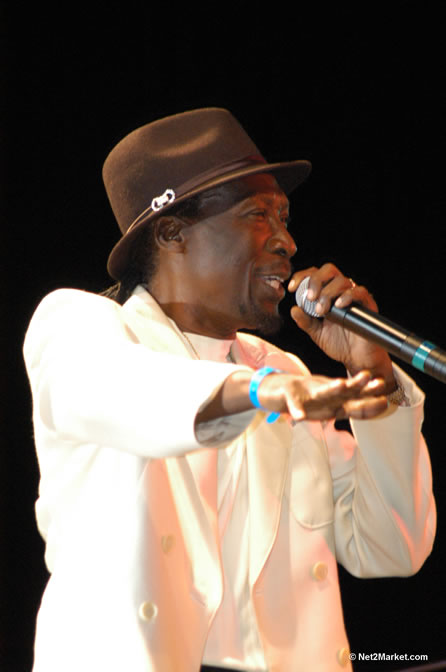 Alton Ellis - Red Stripe Reggae Sumfest 2005 - Rockers Night - July 20th, 2005 - Negril Travel Guide, Negril Jamaica WI - http://www.negriltravelguide.com - info@negriltravelguide.com...!