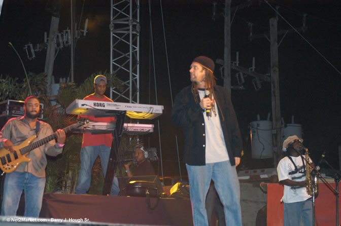 Andy Vernon - Red Stripe Reggae Sumfest 2005 - International Night - July 22th, 2005 - Negril Travel Guide, Negril Jamaica WI - http://www.negriltravelguide.com - info@negriltravelguide.com...!