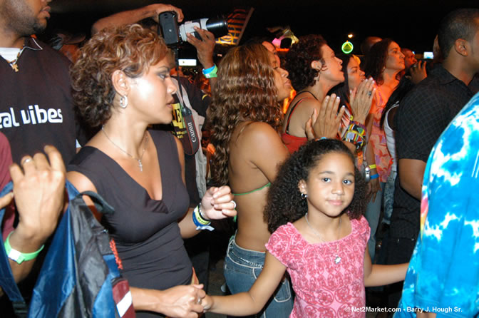 Other Photos - Red Stripe Reggae Sumfest 2005 - International Night #2 - July 23th, 2005 - Negril Travel Guide, Negril Jamaica WI - http://www.negriltravelguide.com - info@negriltravelguide.com...!