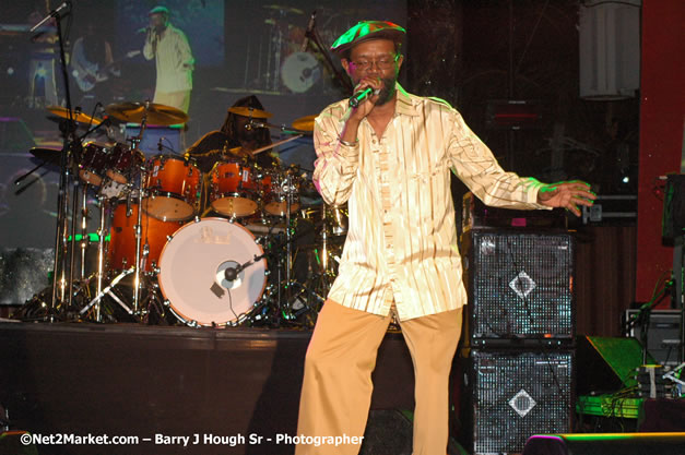 Beres Hammond - Red Stripe Reggae Sumfest 2007 - Zenith - Saturday, July 21, 2007 - Catherine Hall, Montego Bay, St James, Jamaica W.I. - Negril Travel Guide, Negril Jamaica WI - http://www.negriltravelguide.com - info@negriltravelguide.com...!