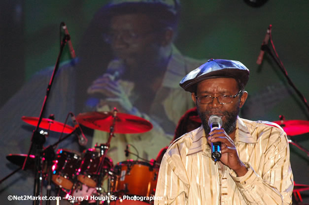 Beres Hammond - Red Stripe Reggae Sumfest 2007 - Zenith - Saturday, July 21, 2007 - Catherine Hall, Montego Bay, St James, Jamaica W.I. - Negril Travel Guide, Negril Jamaica WI - http://www.negriltravelguide.com - info@negriltravelguide.com...!