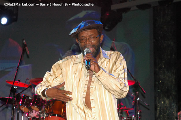 Beres Hammond - Red Stripe Reggae Sumfest 2007 - Zenith - Saturday, July 21, 2007 - Catherine Hall, Montego Bay, St James, Jamaica W.I. - Negril Travel Guide, Negril Jamaica WI - http://www.negriltravelguide.com - info@negriltravelguide.com...!