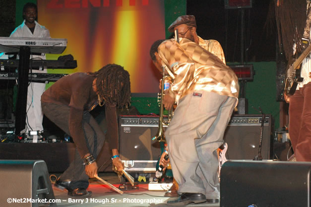 Beres Hammond - Red Stripe Reggae Sumfest 2007 - Zenith - Saturday, July 21, 2007 - Catherine Hall, Montego Bay, St James, Jamaica W.I. - Negril Travel Guide, Negril Jamaica WI - http://www.negriltravelguide.com - info@negriltravelguide.com...!