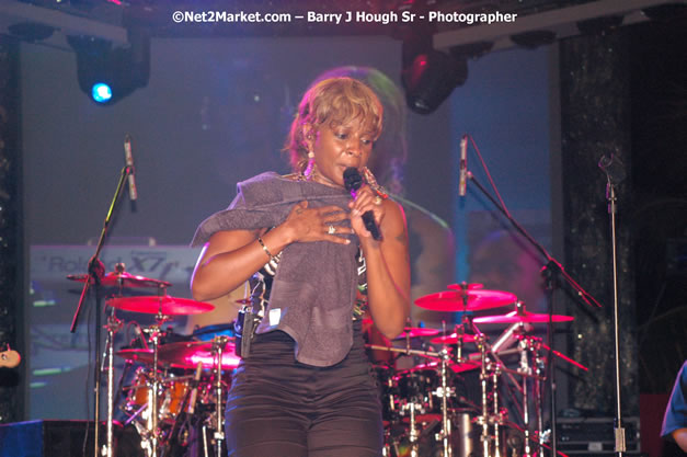 Mary J. Blige - Red Stripe Reggae Sumfest 2007 - Zenith - Saturday, July 21, 2007 - Catherine Hall, Montego Bay, St James, Jamaica W.I. - Negril Travel Guide, Negril Jamaica WI - http://www.negriltravelguide.com - info@negriltravelguide.com...!