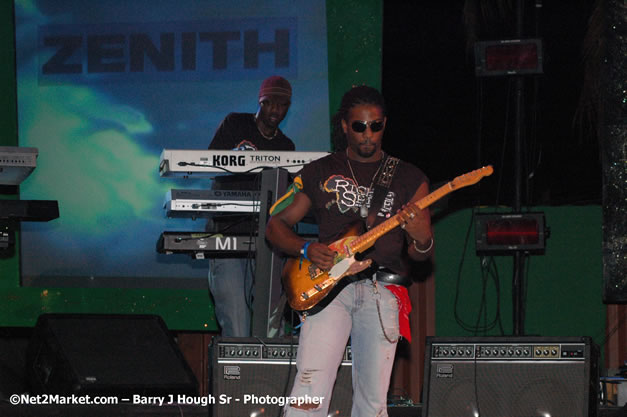 Richie Spice  - Red Stripe Reggae Sumfest 2007 - Zenith - Saturday, July 21, 2007 - Catherine Hall, Montego Bay, St James, Jamaica W.I. - Negril Travel Guide, Negril Jamaica WI - http://www.negriltravelguide.com - info@negriltravelguide.com...!