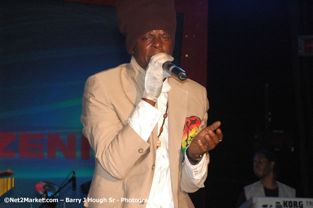 Richie Spice  - Red Stripe Reggae Sumfest 2007 - Zenith - Saturday, July 21, 2007 - Catherine Hall, Montego Bay, St James, Jamaica W.I. - Negril Travel Guide, Negril Jamaica WI - http://www.negriltravelguide.com - info@negriltravelguide.com...!