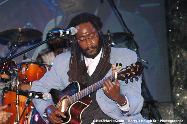 Tarrus Riley - Red Stripe Reggae Sumfest 2007 - Zenith - Saturday, July 21, 2007 - Catherine Hall, Montego Bay, St James, Jamaica W.I. - Negril Travel Guide, Negril Jamaica WI - http://www.negriltravelguide.com - info@negriltravelguide.com...!