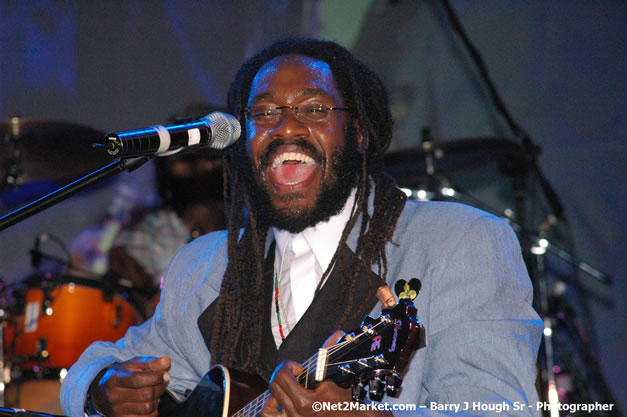 Tarrus Riley - Red Stripe Reggae Sumfest 2007 - Zenith - Saturday, July 21, 2007 - Catherine Hall, Montego Bay, St James, Jamaica W.I. - Negril Travel Guide, Negril Jamaica WI - http://www.negriltravelguide.com - info@negriltravelguide.com...!