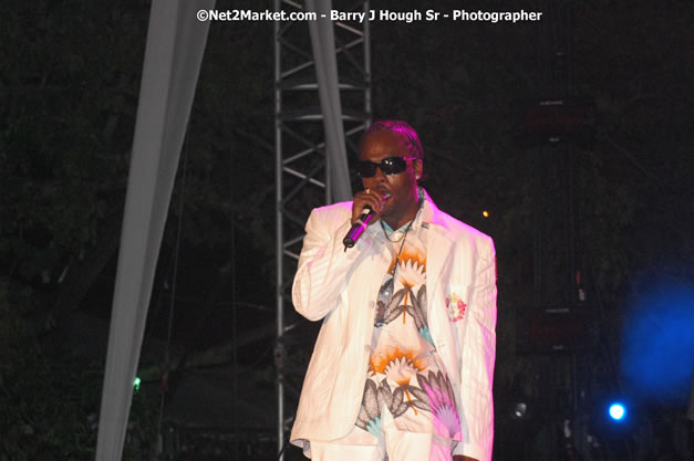 VYBZ Kartel - Explosion - Red Stripe Reggae Sumfest 2007 - Thursday, July 19, 2007 - Red Stripe Reggae Sumfest 2007 at Catherine Hall, Montego Bay, St James, Jamaica W.I. - Negril Travel Guide, Negril Jamaica WI - http://www.negriltravelguide.com - info@negriltravelguide.com...!