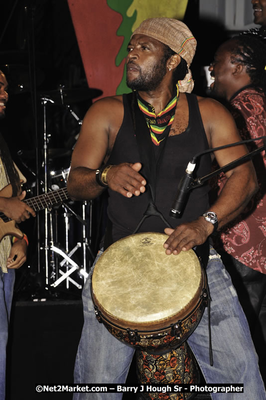 Andy Vernon @ Red Stripe Reggae Sumfest 2008 International Night 2, Catherine Hall, Montego Bay - Saturday, July 19, 2008 - Reggae Sumfest 2008 July 13 - July 19, 2008 - Photographs by Net2Market.com - Barry J. Hough Sr. Photojournalist/Photograper - Photographs taken with a Nikon D300 - Negril Travel Guide, Negril Jamaica WI - http://www.negriltravelguide.com - info@negriltravelguide.com...!