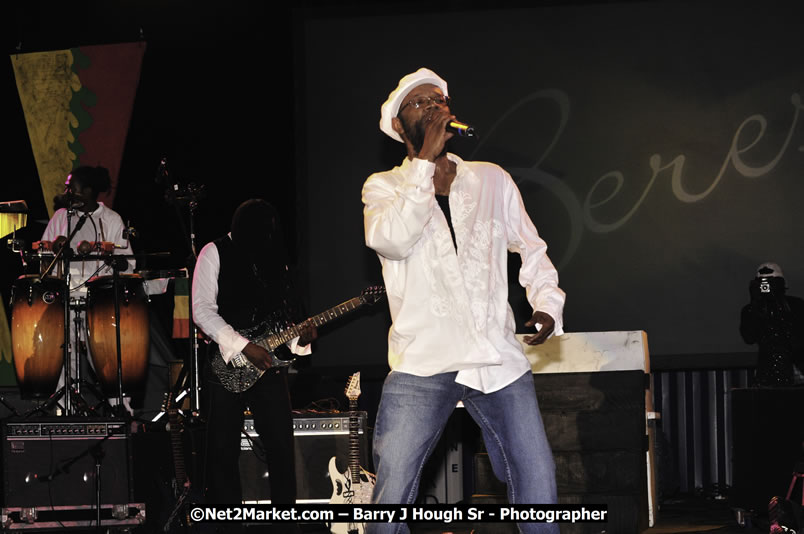 Beres Hammond @ Red Stripe Reggae Sumfest 2008 International Night 2, Catherine Hall, Montego Bay - Saturday, July 19, 2008 - Reggae Sumfest 2008 July 13 - July 19, 2008 - Photographs by Net2Market.com - Barry J. Hough Sr. Photojournalist/Photograper - Photographs taken with a Nikon D300 - Negril Travel Guide, Negril Jamaica WI - http://www.negriltravelguide.com - info@negriltravelguide.com...!