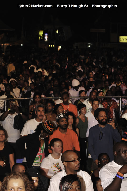 Beres Hammond @ Red Stripe Reggae Sumfest 2008 International Night 2, Catherine Hall, Montego Bay - Saturday, July 19, 2008 - Reggae Sumfest 2008 July 13 - July 19, 2008 - Photographs by Net2Market.com - Barry J. Hough Sr. Photojournalist/Photograper - Photographs taken with a Nikon D300 - Negril Travel Guide, Negril Jamaica WI - http://www.negriltravelguide.com - info@negriltravelguide.com...!