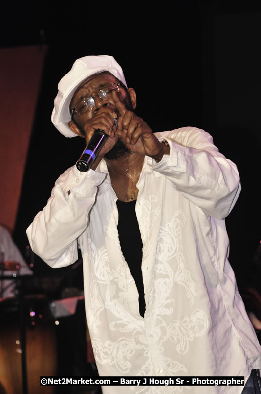 Beres Hammond @ Red Stripe Reggae Sumfest 2008 International Night 2, Catherine Hall, Montego Bay - Saturday, July 19, 2008 - Reggae Sumfest 2008 July 13 - July 19, 2008 - Photographs by Net2Market.com - Barry J. Hough Sr. Photojournalist/Photograper - Photographs taken with a Nikon D300 - Negril Travel Guide, Negril Jamaica WI - http://www.negriltravelguide.com - info@negriltravelguide.com...!