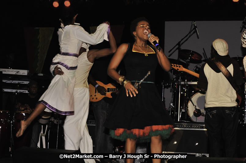 Etana @ Red Stripe Reggae Sumfest 2008 International Night 2, Catherine Hall, Montego Bay - Saturday, July 19, 2008 - Reggae Sumfest 2008 July 13 - July 19, 2008 - Photographs by Net2Market.com - Barry J. Hough Sr. Photojournalist/Photograper - Photographs taken with a Nikon D300 - Negril Travel Guide, Negril Jamaica WI - http://www.negriltravelguide.com - info@negriltravelguide.com...!