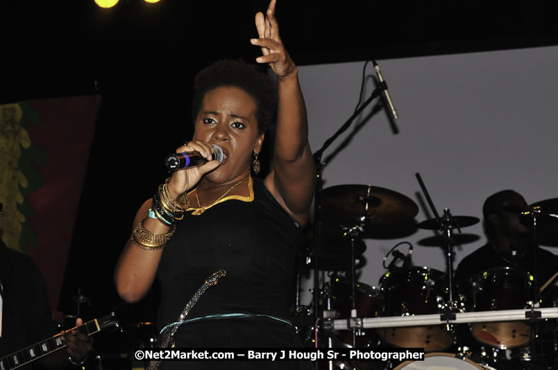 Etana @ Red Stripe Reggae Sumfest 2008 International Night 2, Catherine Hall, Montego Bay - Saturday, July 19, 2008 - Reggae Sumfest 2008 July 13 - July 19, 2008 - Photographs by Net2Market.com - Barry J. Hough Sr. Photojournalist/Photograper - Photographs taken with a Nikon D300 - Negril Travel Guide, Negril Jamaica WI - http://www.negriltravelguide.com - info@negriltravelguide.com...!