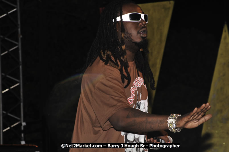 T - Pain @ Red Stripe Reggae Sumfest 2008 International Night 2, Catherine Hall, Montego Bay - Saturday, July 19, 2008 - Reggae Sumfest 2008 July 13 - July 19, 2008 - Photographs by Net2Market.com - Barry J. Hough Sr. Photojournalist/Photograper - Photographs taken with a Nikon D300 - Negril Travel Guide, Negril Jamaica WI - http://www.negriltravelguide.com - info@negriltravelguide.com...!