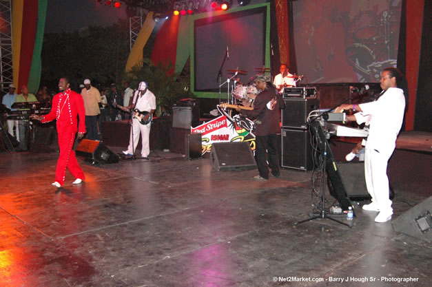 Beenie Man - Red Stripe Reggae Sumfest 2006 - Stormfront - The Blazing Dance Hall Night - Thursday, July 20, 2006 - Catherine Hall Venue - Montego Bay, Jamaica - Negril Travel Guide, Negril Jamaica WI - http://www.negriltravelguide.com - info@negriltravelguide.com...!