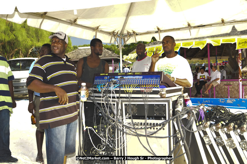 Reggae Sumfest Beach Party at Tropical Beach, Montego Bay - Sunday, July 13, 2008 - Negril Travel Guide, Negril Jamaica WI - http://www.negriltravelguide.com - info@negriltravelguide.com...!