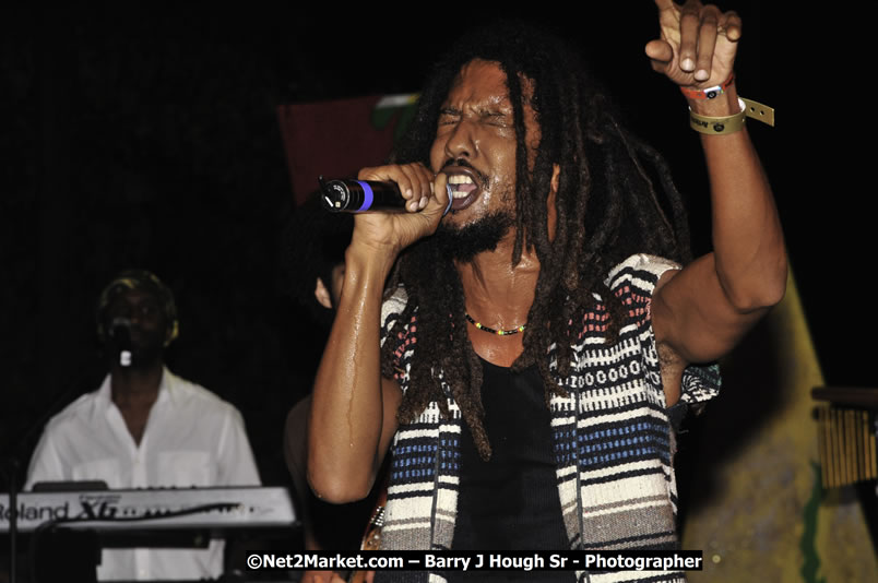 Rootz Underground @ Reggae Sumfest 2008 International Night 2, Catherine Hall, Montego Bay - Saturday, July 19, 2008 - Reggae Sumfest 2008 July 13 - July 19, 2008 - Photographs by Net2Market.com - Barry J. Hough Sr. Photojournalist/Photograper - Photographs taken with a Nikon D300 - Negril Travel Guide, Negril Jamaica WI - http://www.negriltravelguide.com - info@negriltravelguide.com...!