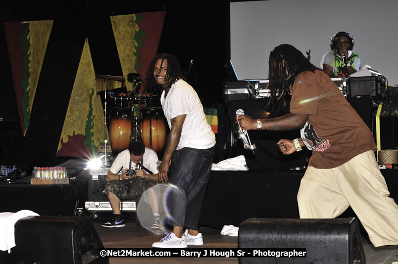 T - Pain @ Reggae Sumfest 2008 International Night 2, Catherine Hall, Montego Bay - Saturday, July 19, 2008 - Reggae Sumfest 2008 July 13 - July 19, 2008 - Photographs by Net2Market.com - Barry J. Hough Sr. Photojournalist/Photograper - Photographs taken with a Nikon D300 - Negril Travel Guide, Negril Jamaica WI - http://www.negriltravelguide.com - info@negriltravelguide.com...!