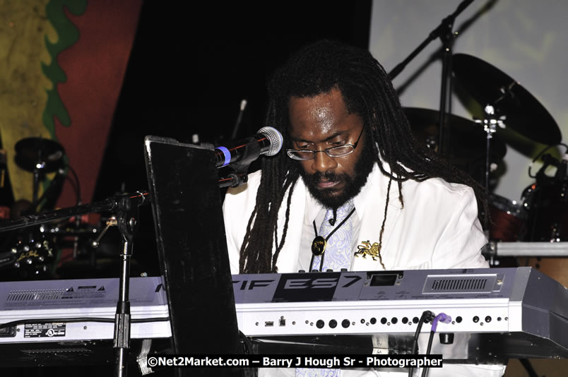 Tarrus Riley @ Reggae Sumfest 2008 International Night 2, Catherine Hall, Montego Bay - Saturday, July 19, 2008 - Reggae Sumfest 2008 July 13 - July 19, 2008 - Photographs by Net2Market.com - Barry J. Hough Sr. Photojournalist/Photograper - Photographs taken with a Nikon D300 - Negril Travel Guide, Negril Jamaica WI - http://www.negriltravelguide.com - info@negriltravelguide.com...!